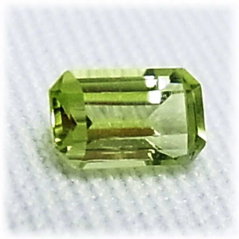 画像: スフェーン（スフェン・チタナイト）　レクタングルカット（0.30ct）