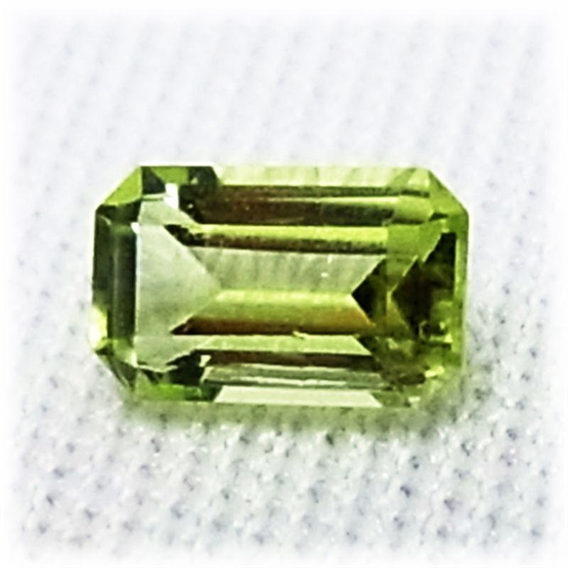 画像: スフェーン（スフェン・チタナイト）　レクタングルカット（0.30ct）