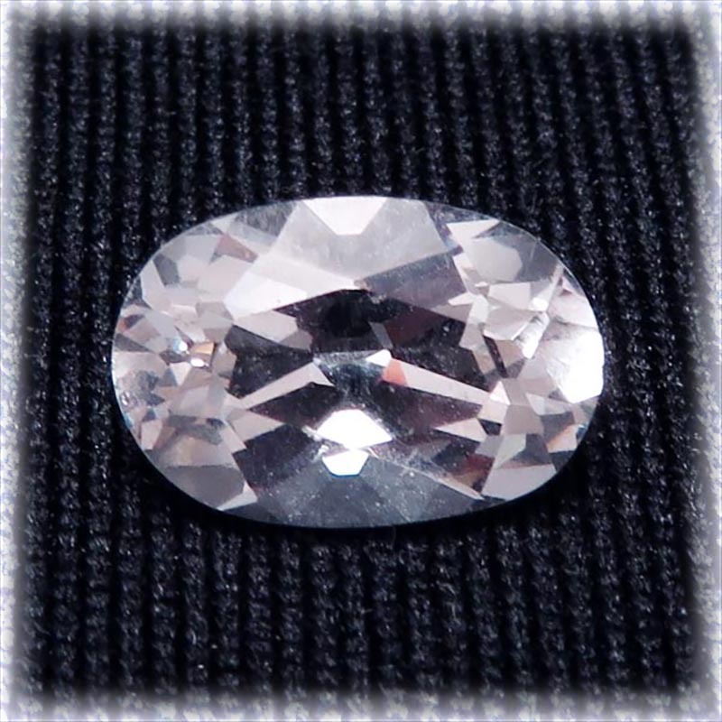 画像: ダンビュライト オーバル カット ルース（1.7ct）