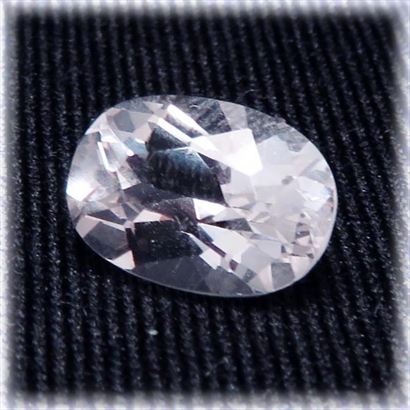 画像: ダンビュライト オーバル カット ルース（1.88ct）