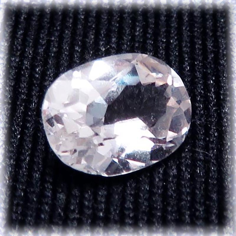 画像: ダンビュライト オーバル カット ルース（0.78ct）