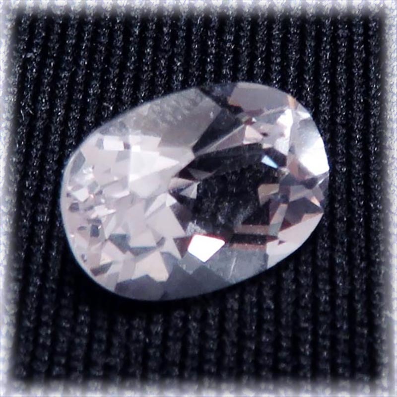 画像: ダンビュライト オーバル カット ルース（1.88ct）