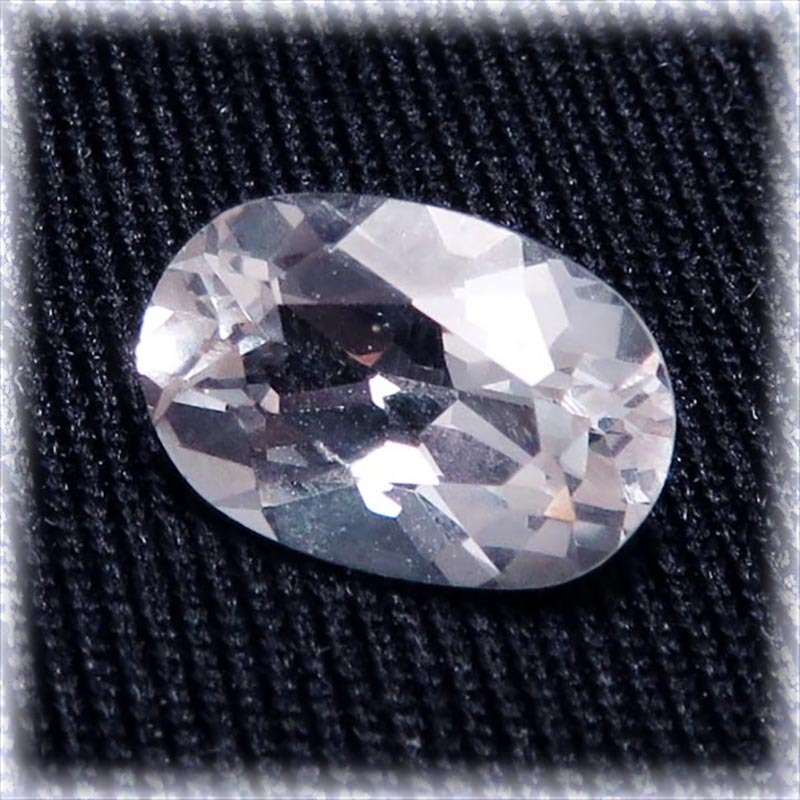 画像: ダンビュライト オーバル カット ルース（1.7ct）