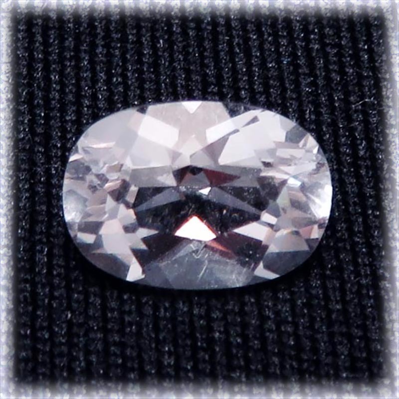 画像: ダンビュライト オーバル カット ルース（1.88ct）